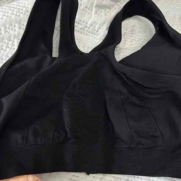 Set of 3 front zip sports bras - Picture 7 of 8